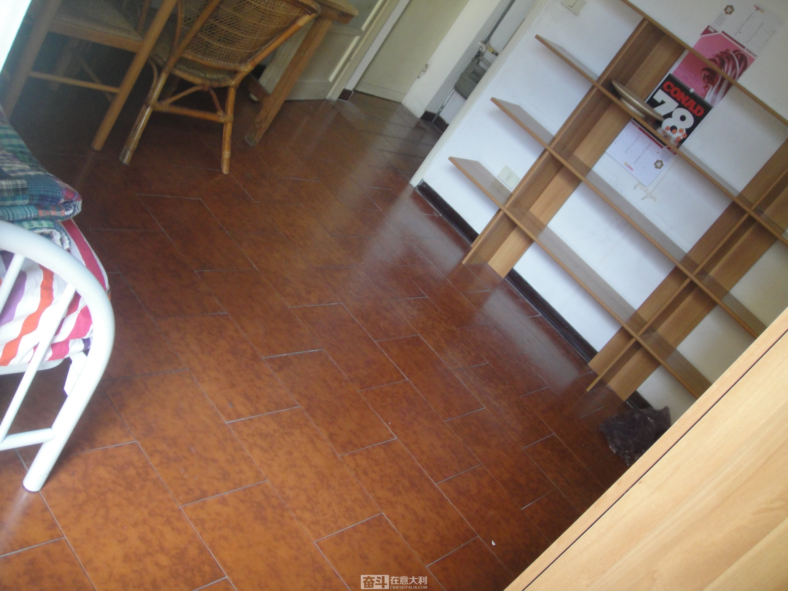 入口近くの部屋の写真.jpg